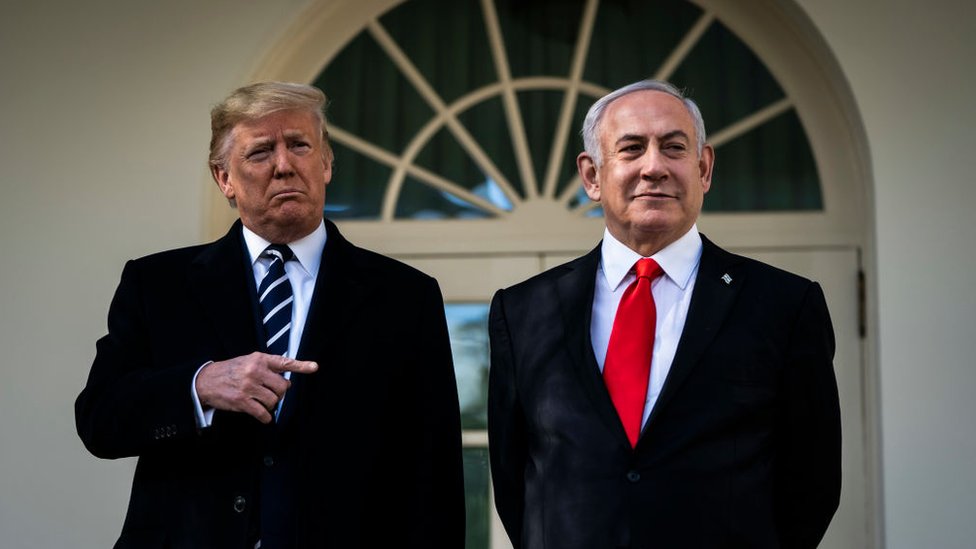 Trump presentó el plan junto a Netanyahu. (Foto Prensa Libre: Getty Images)