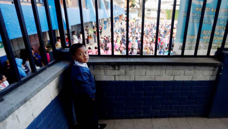 El riego de que los niños no retomen los estudios y aumente la deserción escolar es un efecto secundario a la pandemia del covid-19. (Foto Prensa Libre: Hemeroteca PL)