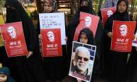 Mumbai (India), 09/01/2020.- Indian Shiite Muslim hold pictures of General Qasem Soleimani, the head of Iran's Islamic Revolutionary Guard Corps' elite Quds Force, during a protest against the USA, in Mumbai, India, 09 January 2020. Tensions between the USA and Iran reached critical levels after US President Donald J. Trump ordered the assasination of Iranian Revolutionary Guards Corps Lieutenant general and commander of the Quds Force, Qasem Soleimani. The assasination was carried out by drone strike near Baghdad International Airport in Iraq on 03 January 2020. (Protestas, Estados Unidos, Bagdad) EFE/EPA/DIVYAKANT SOLANKI