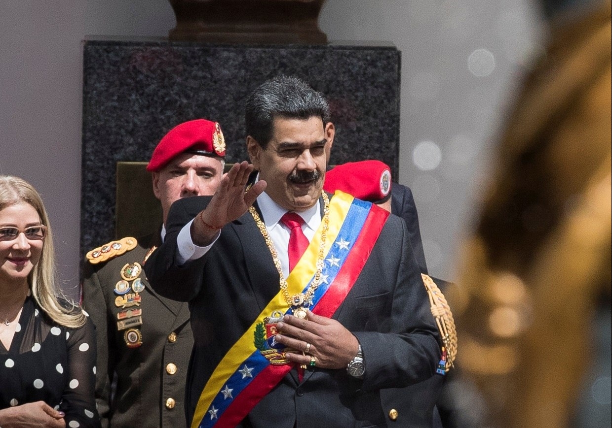 El presidente de Venezuela, Nicolás Maduro, asiste a la Asamblea Nacional Constituyente para el Mensaje Anual de Memoria y Cuenta. (Foto Prensa Libre: EFE)