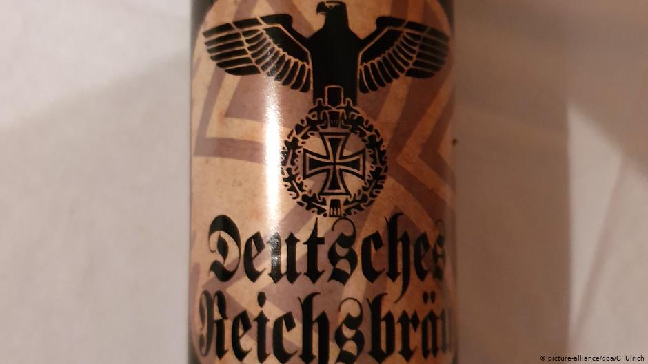 Alemania: mercado de bebidas vende cerveza con simbolismo nazi