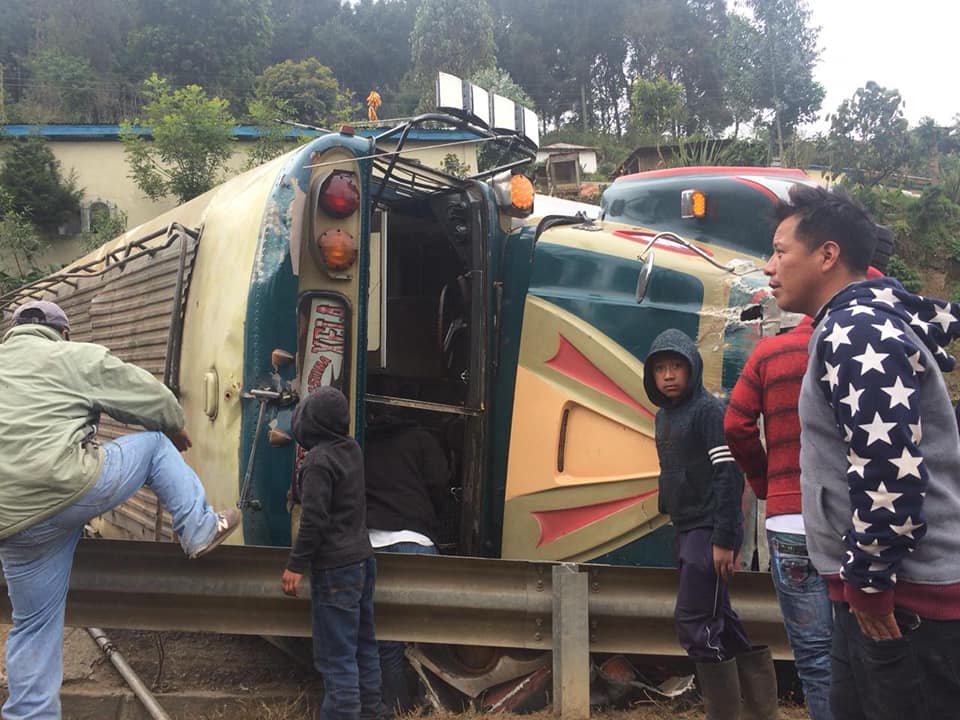Autobús de la empresa Esmeralda vuelva en Palestina de Los Altos, Quetzaltenango. (Foto Prensa Libre: CBMD) 