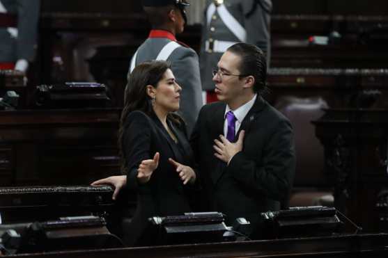Una discusión entre los diputados Patricia Sandoval y Felipe Alejos llamó la atención en el hemiciclo. Foto Prensa Libre: Érick Ávila