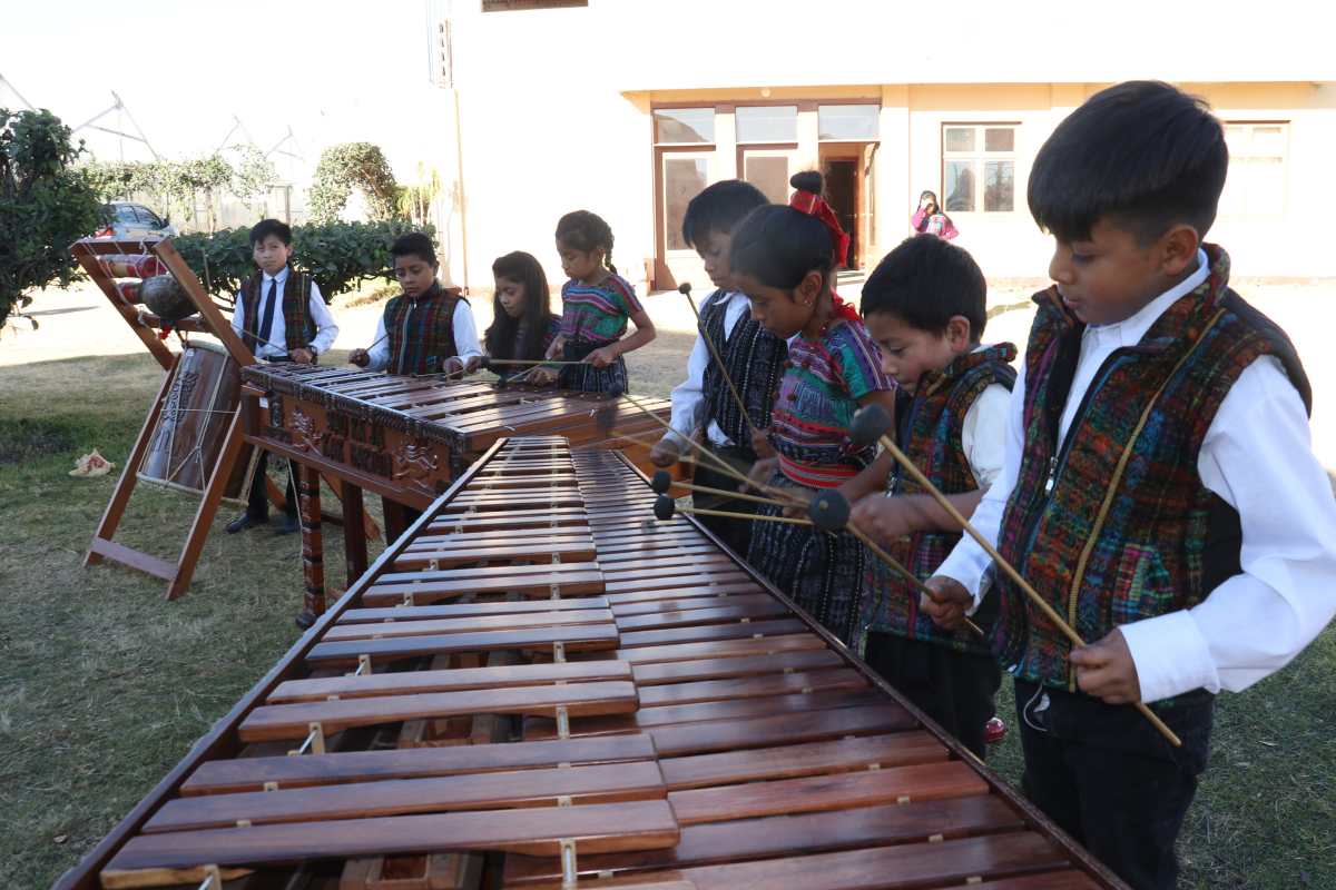 Conozca a los niños marimbistas de Salcajá que promueven el gusto por el instrumento autóctono