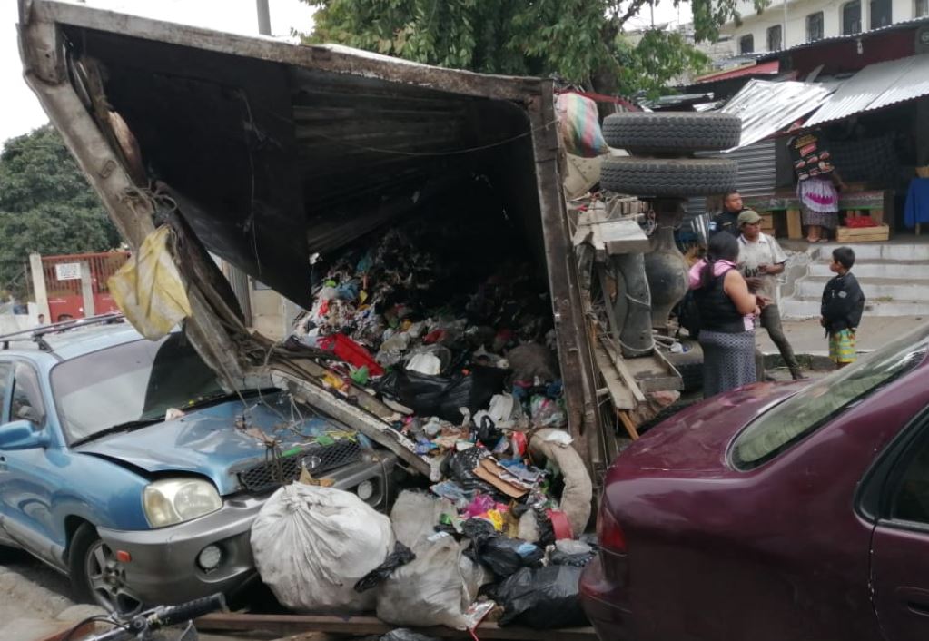 Accidente de tránsito registrado en la zona 8 de Villa Nueva. (Foto Prensa Libre: Dalia Santos). 