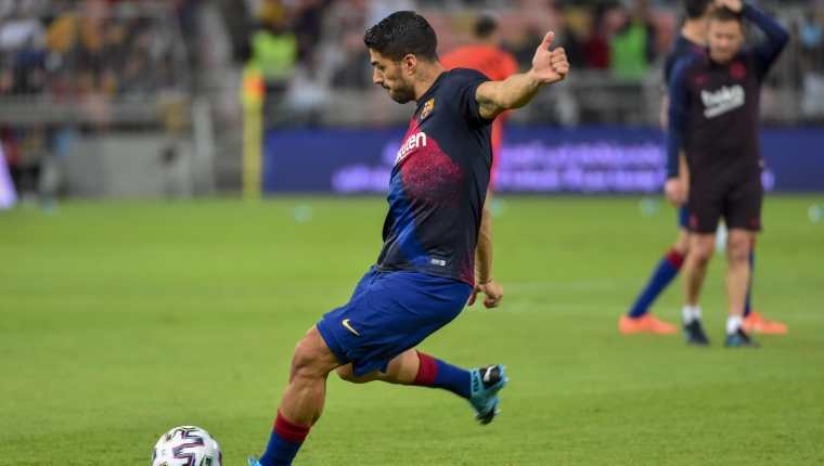 El delantero uruguayo del FC Barcelona, Luis Suárez, se recupera de una operación. (Foto Prensa Libre: AFP)