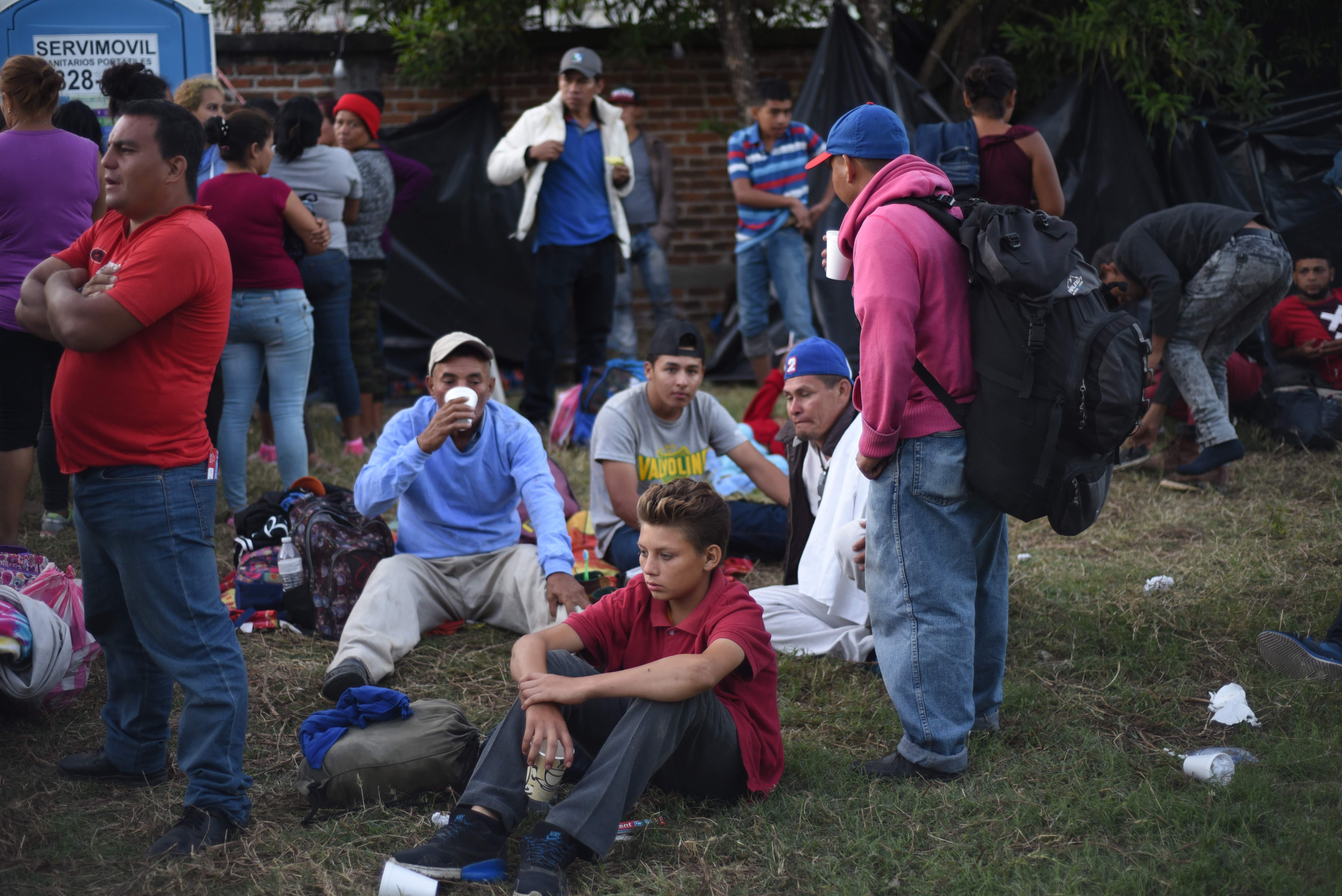 Hondureños en la Casa del Migrante de la capital. (Foto Prensa Libre: Hemeroteca PL)