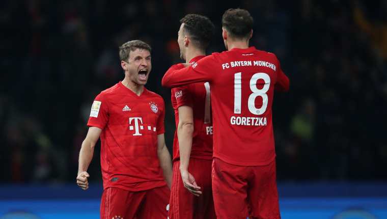Jugadores del Bayern Munich celebran el triunfo de su equipo. (Foto Prensa Libre: AFP)