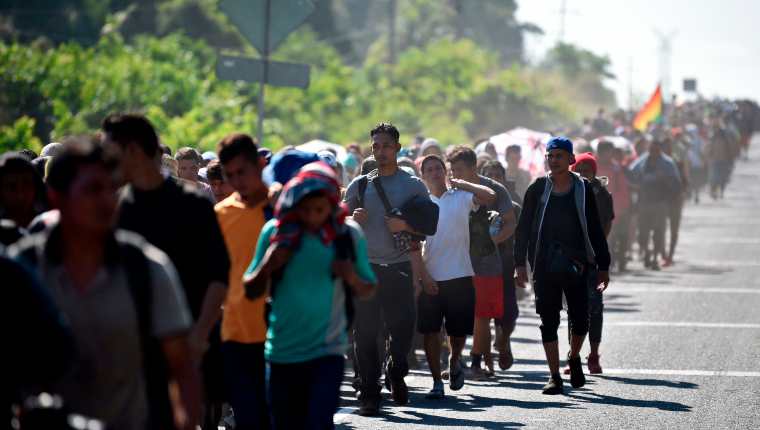 Caravanas de centroamericanos en 2018 y 2019 encendieron las alarmas en Washington. Se teme que la pandemia cause más migración. (Foto Prensa Libre: Hemeroteca PL)