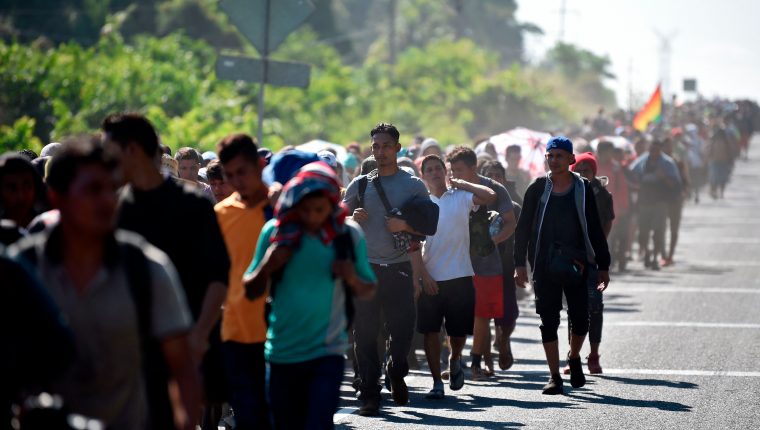 Caravanas de centroamericanos en 2018 y 2019 encendió las alarmas en Washington para cerrar aún más las puertas a la migración indocumentada. (Foto Prensa Libre: Hemeroteca PL)