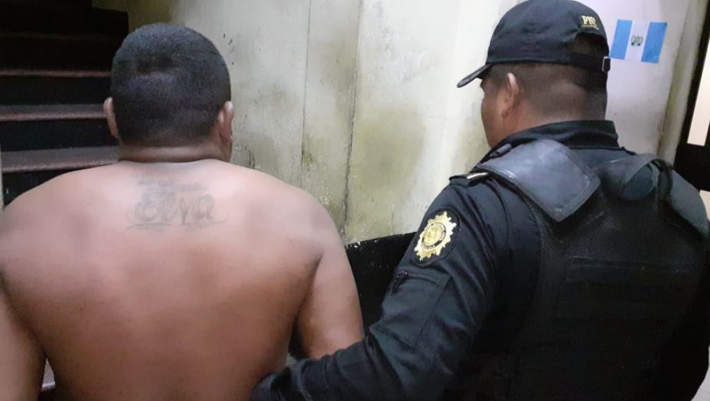 Marvin Antonio Abril Ochoa fue capturado en Santa Lucía Cotzumalguapa por efectuar disparos al aire. (Foto Prensa Libre: PNC).