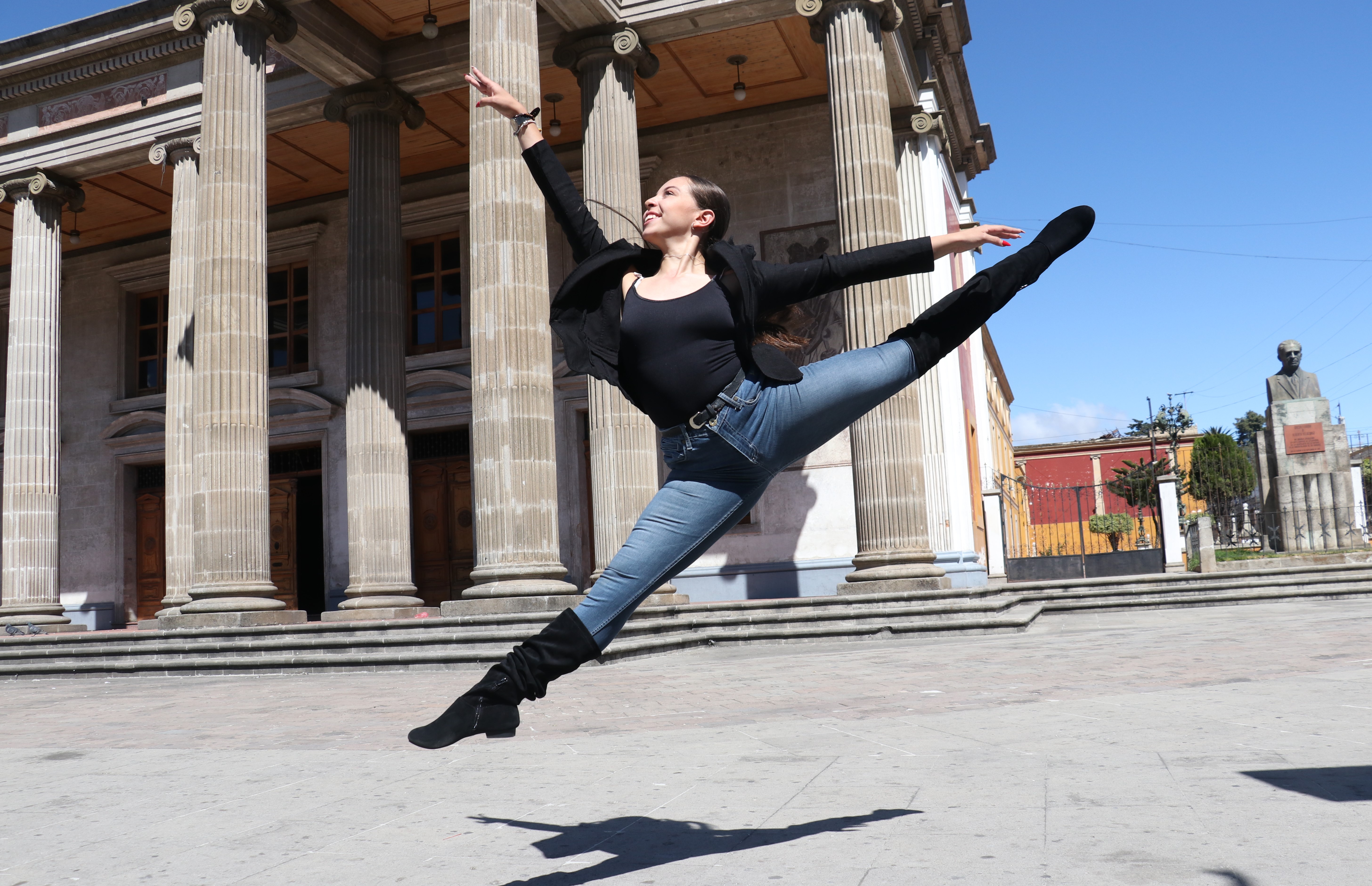 María Paula Noriega Mejía, ha demostrado su talento como bailarina de ballet clásico. (Foto Prensa Libre: Raúl Juárez)