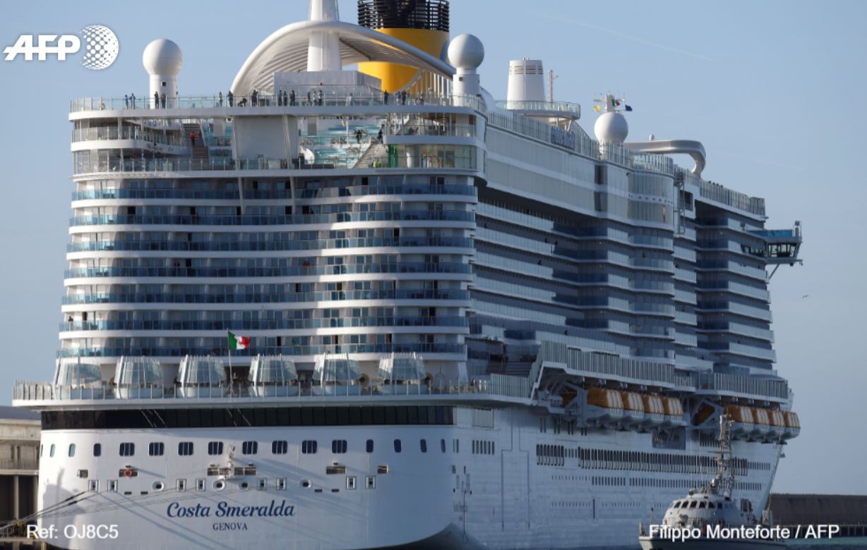 Crucero en el que se sospecha de casos de coronavirus en Italia. (Foto Prensa Libre: AFP)