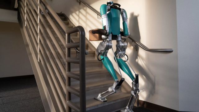 Ford pone a prueba a Digit, un robot que camina y levanta paquetes de unas 44 libras
