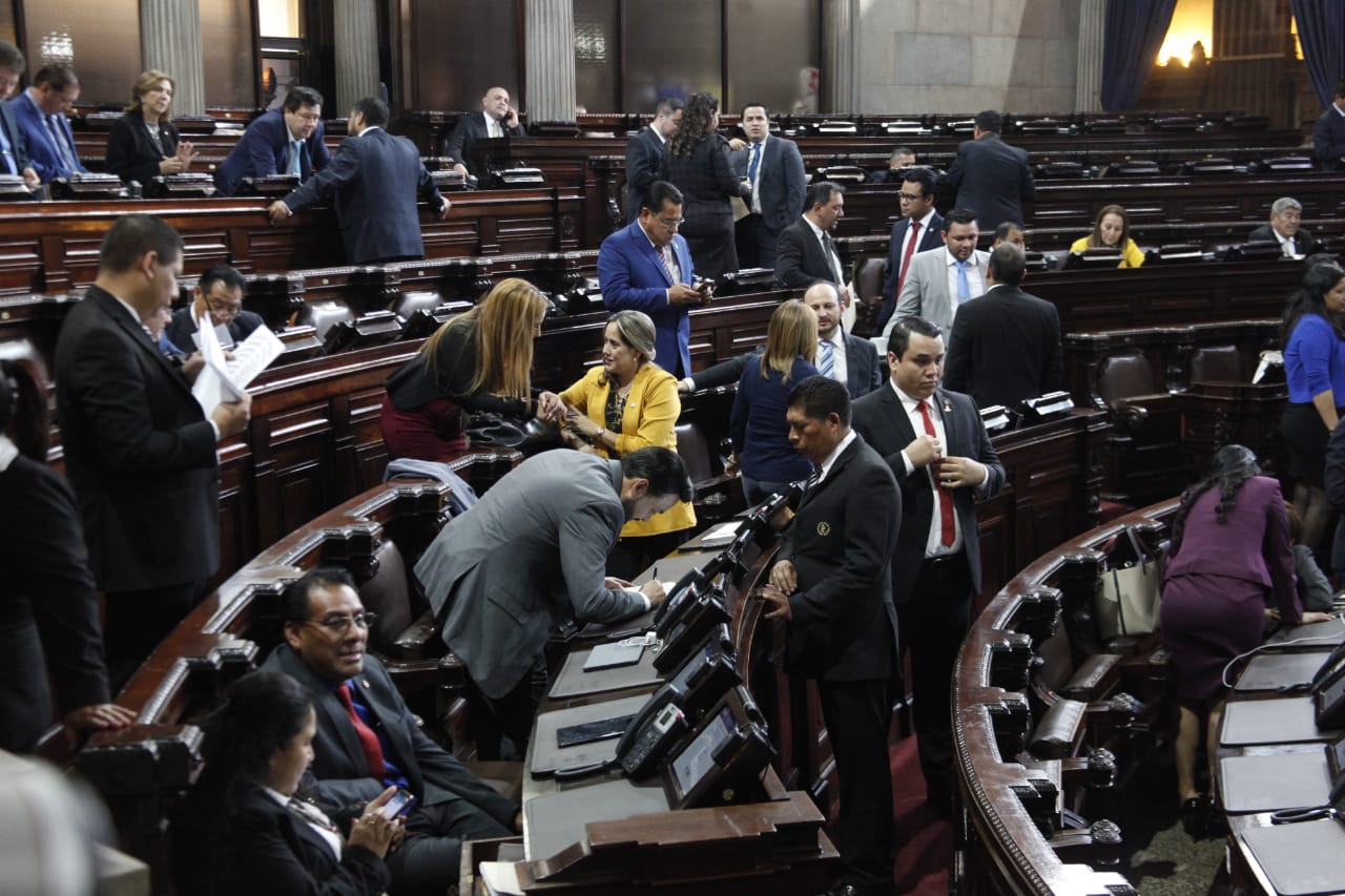 Diputados aprueban que iniciativa que el presidente Alejandro Giammattei envió al Congreso que declarara terroristas a los pandilleros 30 días para dictaminar. (Foto Prensa Libre: Noé Medina) 
