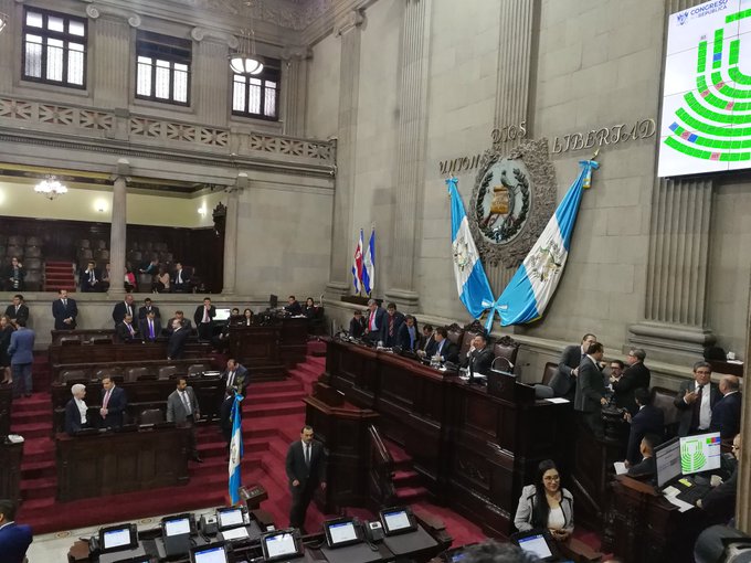 Los diputados aprobaron la distribución de las comisiones de trabajo en el primer pleno ordinario de la novena legislatura. (Foto Prensa Libre: Manuel Hernández Mayén)