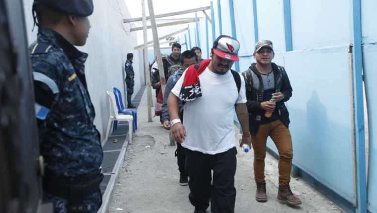 Migrantes retornan a Guatemala luego de haber intentado llegar a EE. UU. La atención a los deportados es de las pocas funciones que ha hecho la institución. (Foto Prensa Libre: Hemeroteca PL)