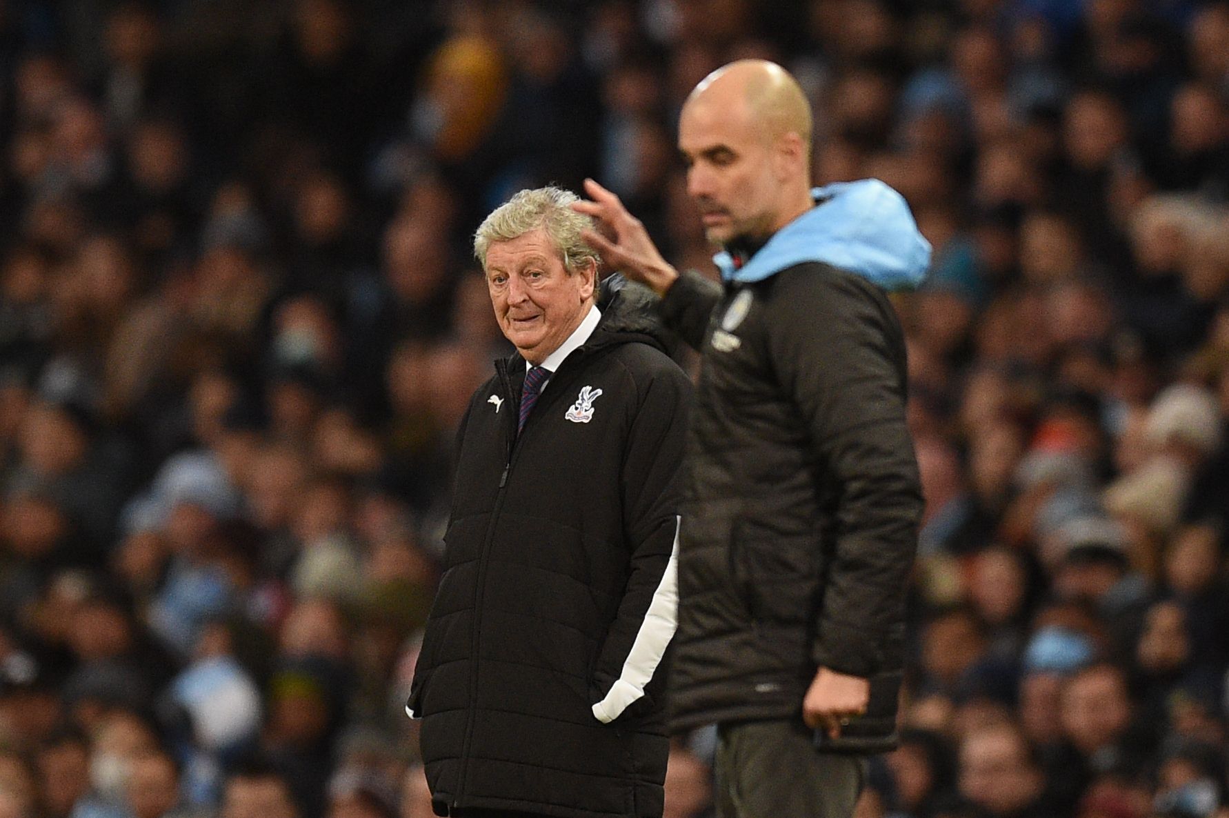 Roy Hodgson, técnico del Crystal Palace, y Pep Guardiola, entrenador del Manchester City. (Foto Prensa Libre: AFP)