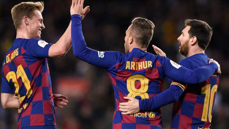 Los jugadores del Barcelona festejan en la Copa del Rey. (Foto Prensa Libre: AFP)