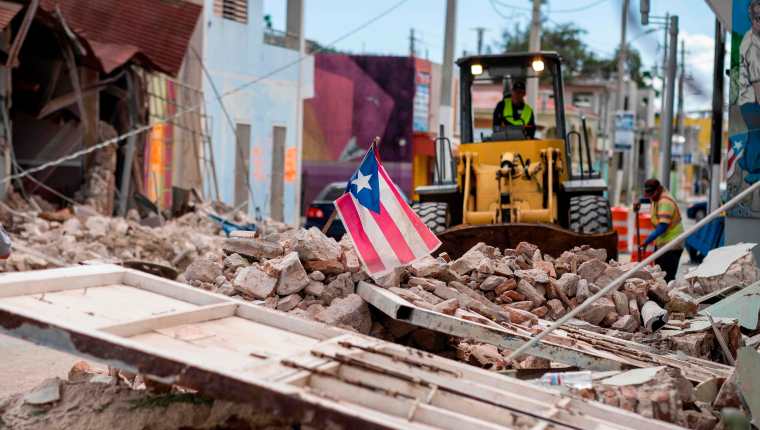 El terremoto de 6.4 grados del pasado 7 de enero causó daños en centenares de viviendas en Puerto Rico. (Foto Prensa Libre: AFP) 