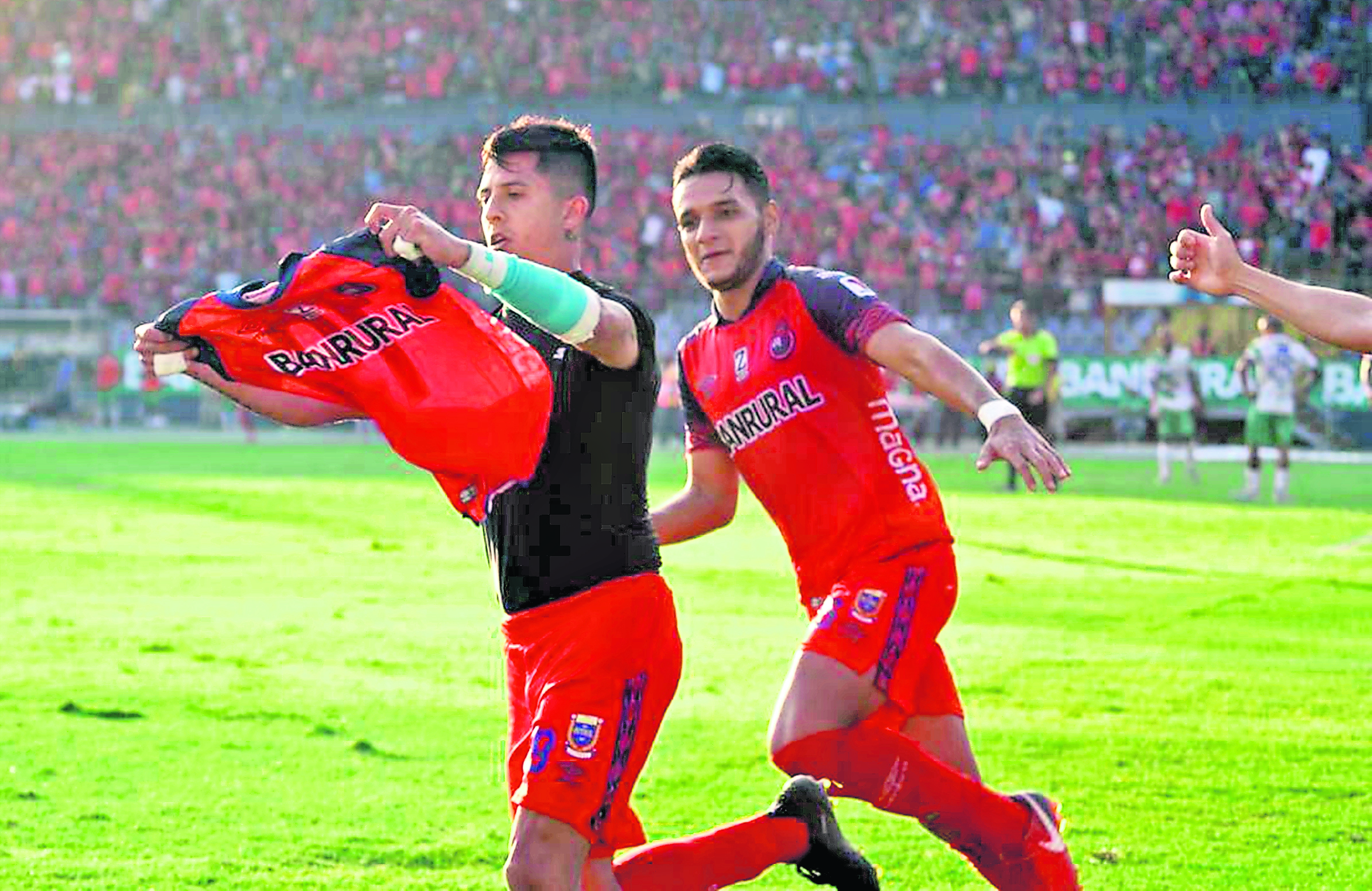 Alejandro Díaz y Rudy Barientos son piezas vitales para el campeón rojo que hoy se estrena contra Cobán. (Foto Prensa Libre: Hemeroteca PL)