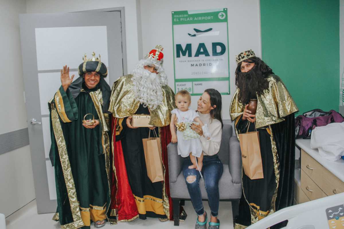 Los Reyes Magos llevan alegría a la emergencia pediátrica del Sanatorio El Pilar