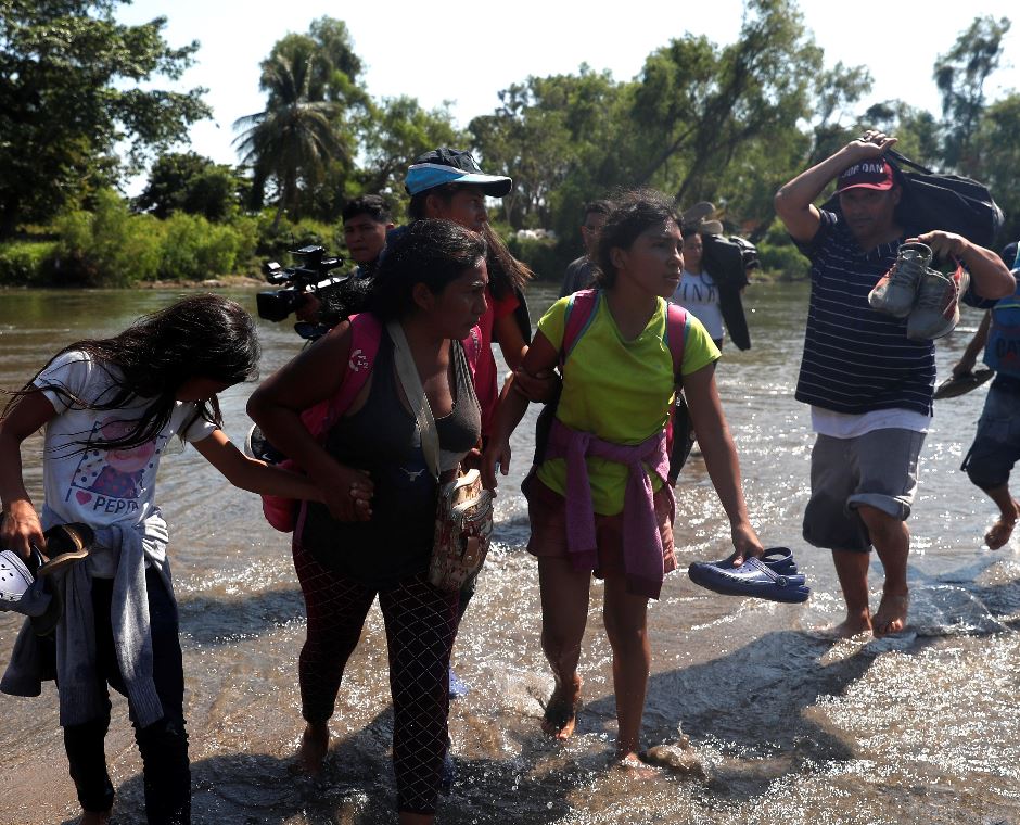 Miles de familias hondureñas han  viajado a EE. UU. aquejados por la pobreza y la violencia. (Foto Prensa Libre: EFE).  