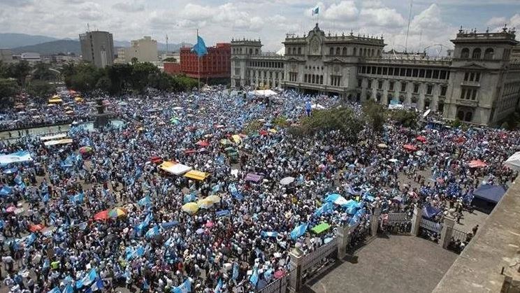 Las manifestaciones ciudadanas en contra de la corrupción se tomaron en cuenta en la Política General de Gobierno. (Foto Prensa Libre: Hemeroteca PL)