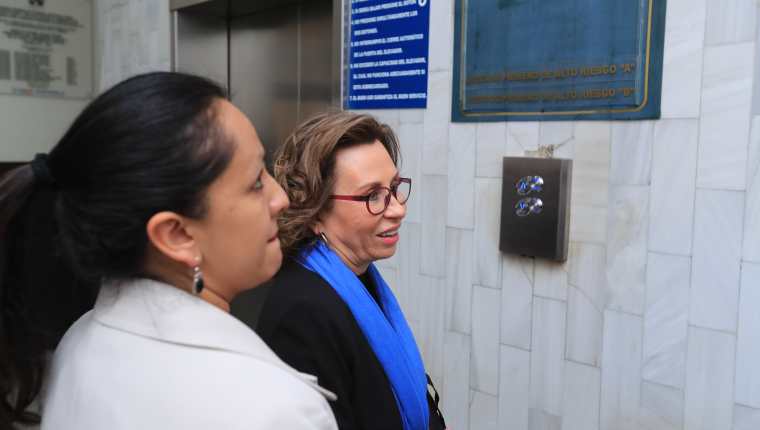Sandra Torres luego de que se le concediera arresto domiciliario y pagar una fianza de Q800 mil para salir de prisión. (Foto Prensa Libre: HemerotecaPL).