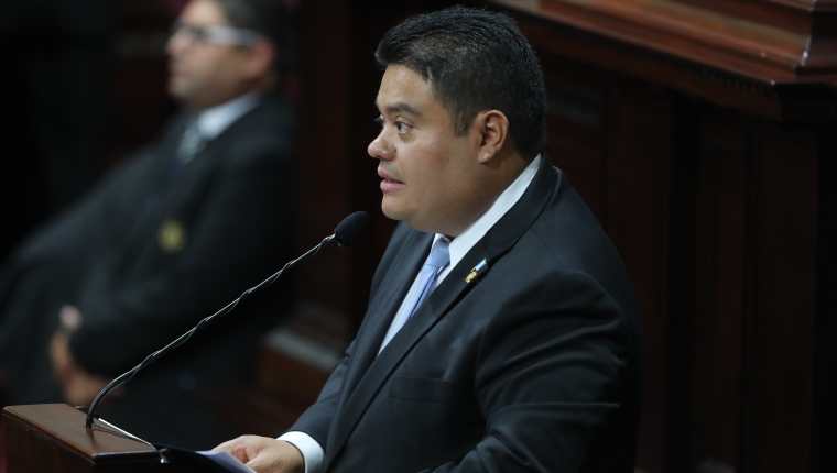 El diputado Allan Estuardo Rodríguez Reyes asume como presidente del Congreso de la República para el período 2020-2021. (Foto Prensa Libre: Érick Ávila)