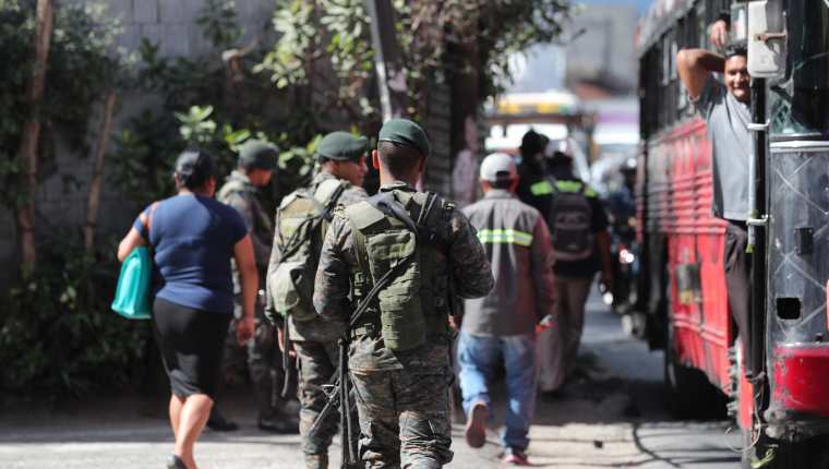 Autoridades participan en tareas de seguridad dentro del estado de Prevención. (Foto Prensa Libre: Érick Ávila)