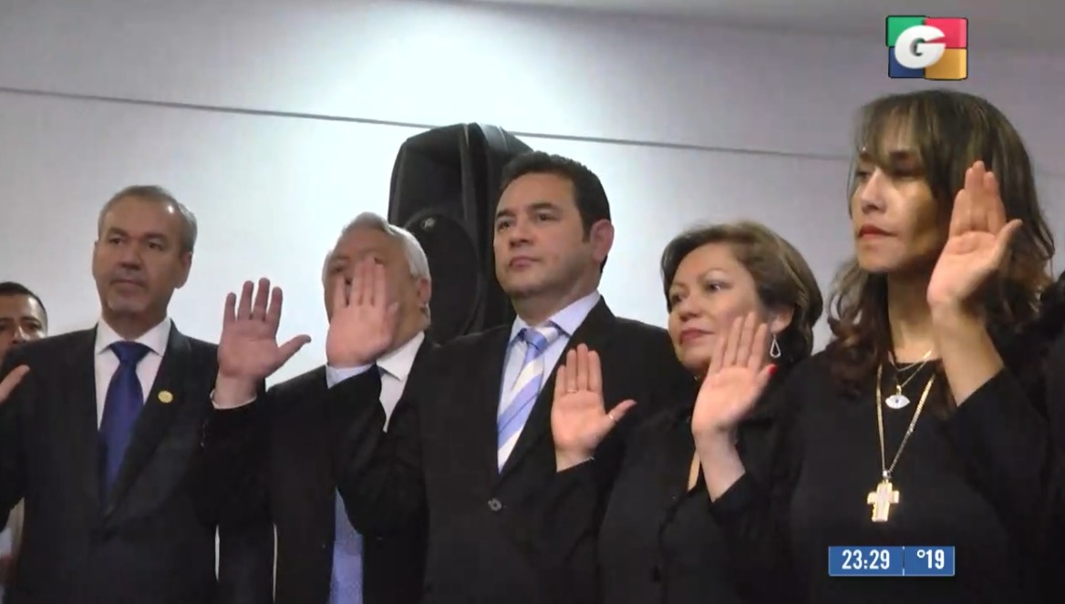 El expresidente Jimmy Morales logró ser juramentado como diputado al Parlacen. (Foto Prensa Libre)