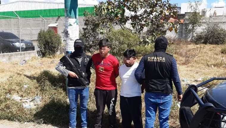 Los presuntos responsables fueron capturados en la zona 7 de Quetzaltenango. (Foto Prensa Libre: Cortesía)