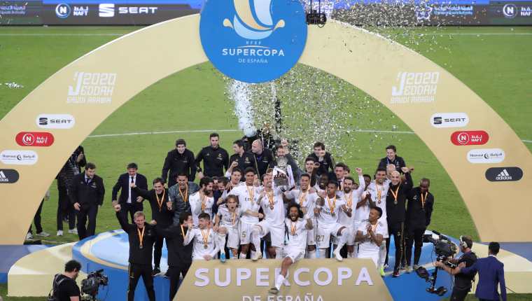 El Real Madrid conquistó la Supercopa de España, en Arabia Saudí. (Foto Prensa Libre: EFE)
