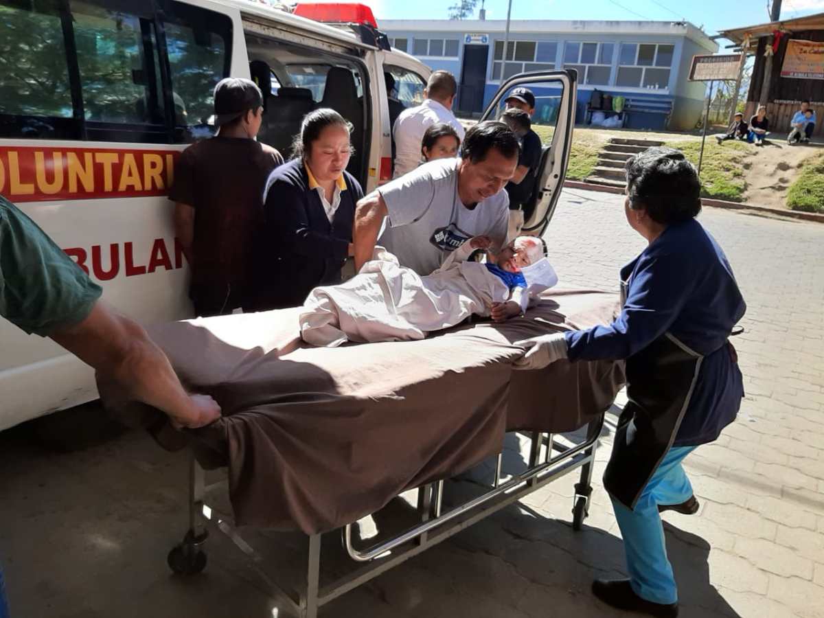 Veinte heridos en accidente de picop en Cunén, Quiché, entre los afectados hay menores
