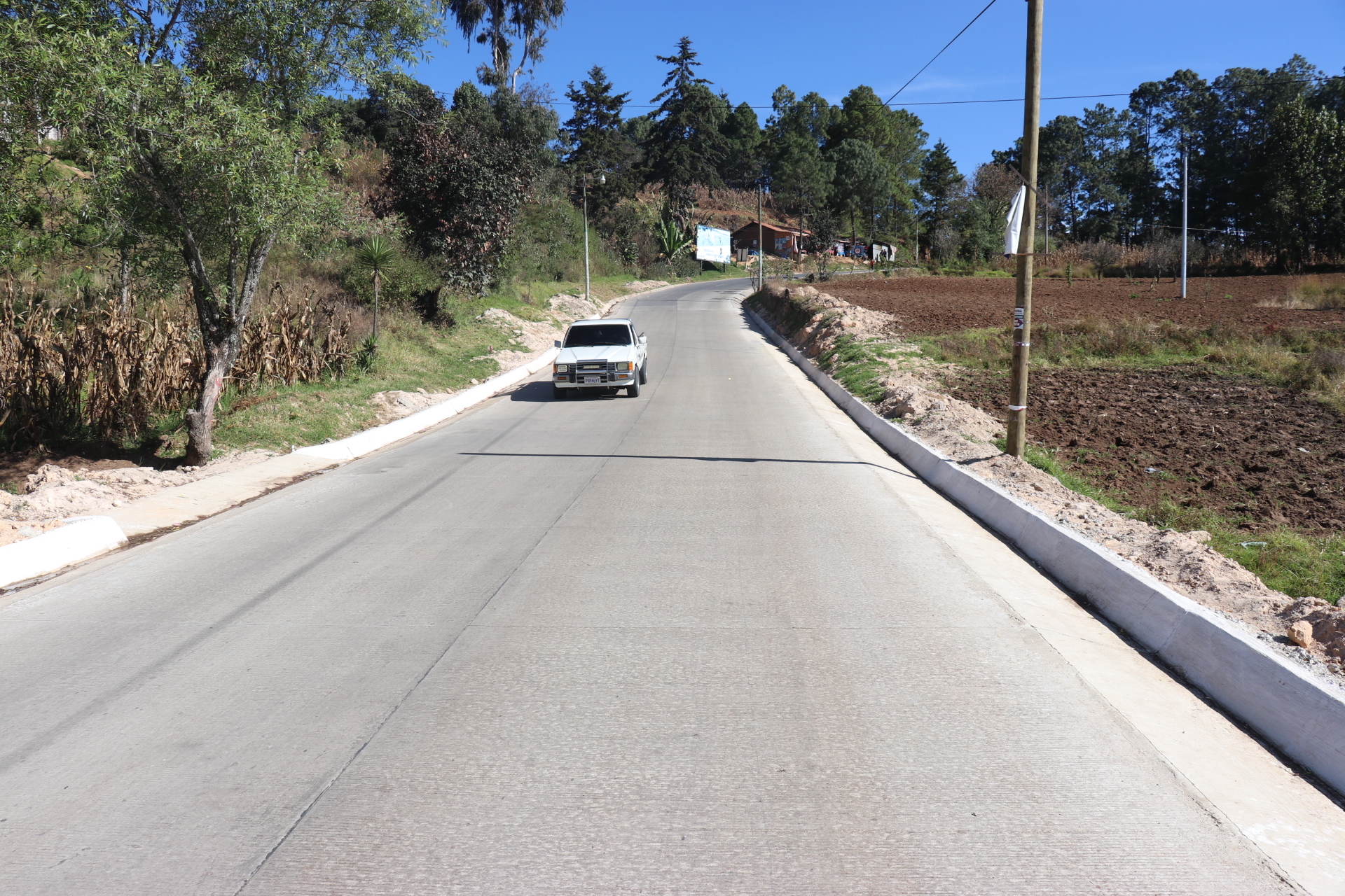 Proyecto carretero comunica Patzité con la cabecera departamental de Quiché. (Foto Prensa Libre: Héctor Cordero)