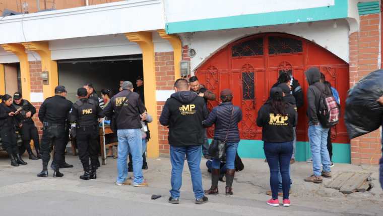 Operativo de la PNC y MP en San Antonio Ilotenango, Quiché, fue para buscar evidencias de los disturbios provocados durante las elecciones generales de 2019. (Foto Prensa Libre: Héctor Cordero)