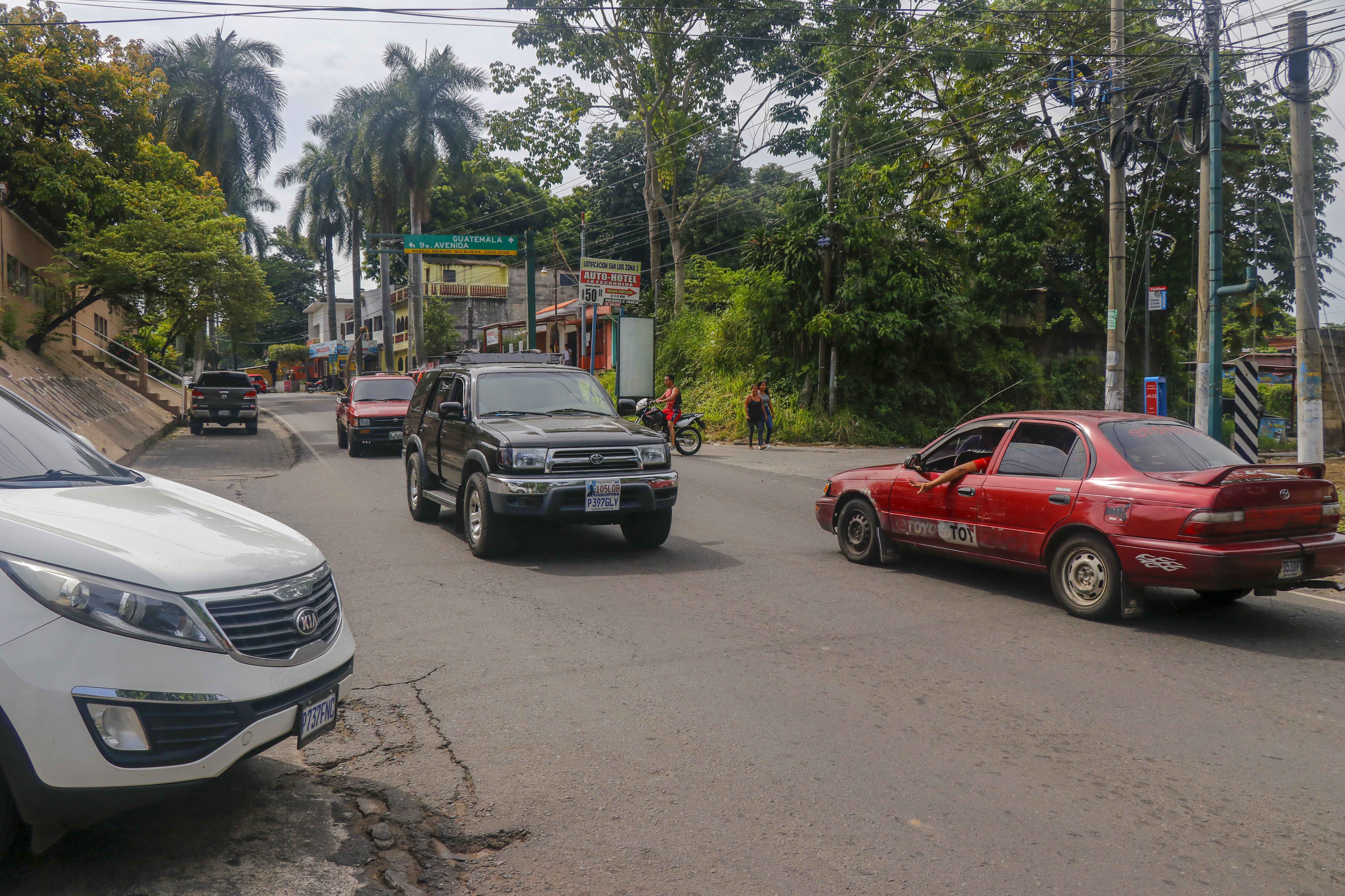 El desorden vial en las calles de Retalhuleu es un problema que las autoridades municipales deberán resolver. (Foto Prensa Libre: Rolando Miranda)