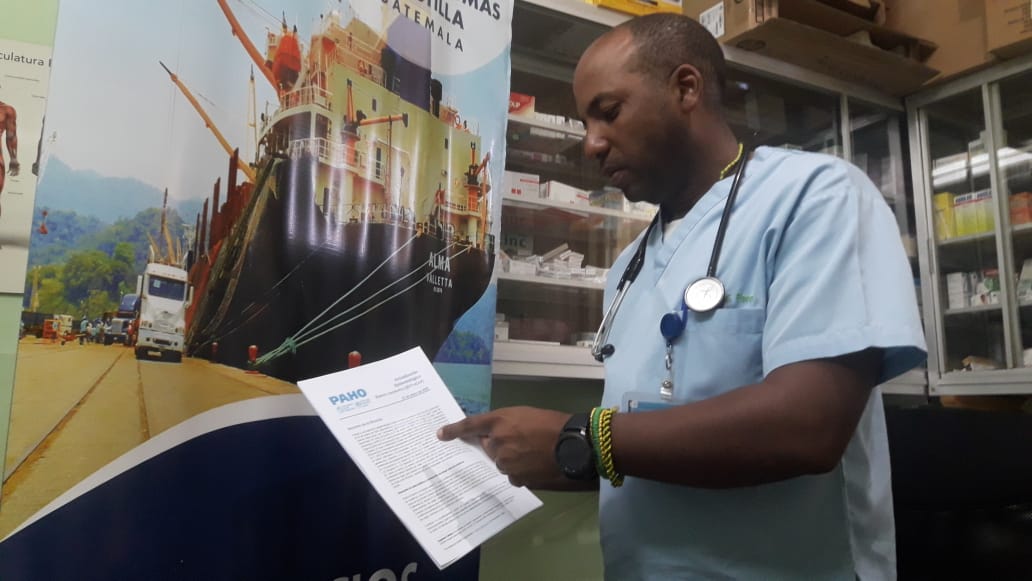 En puertos, aeropuerto y zonas fronterizas de Izabal, las autoridades de Salud activan protocolos de prevención ante el coronavirus. (Foto Prensa Libre: Dony Stewart)