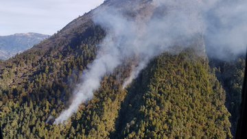 Durante tres días un incendio forestal en el volcán Tajumulco consumió un porción de bosque. (Foto Prensa Libre: Conred) 
