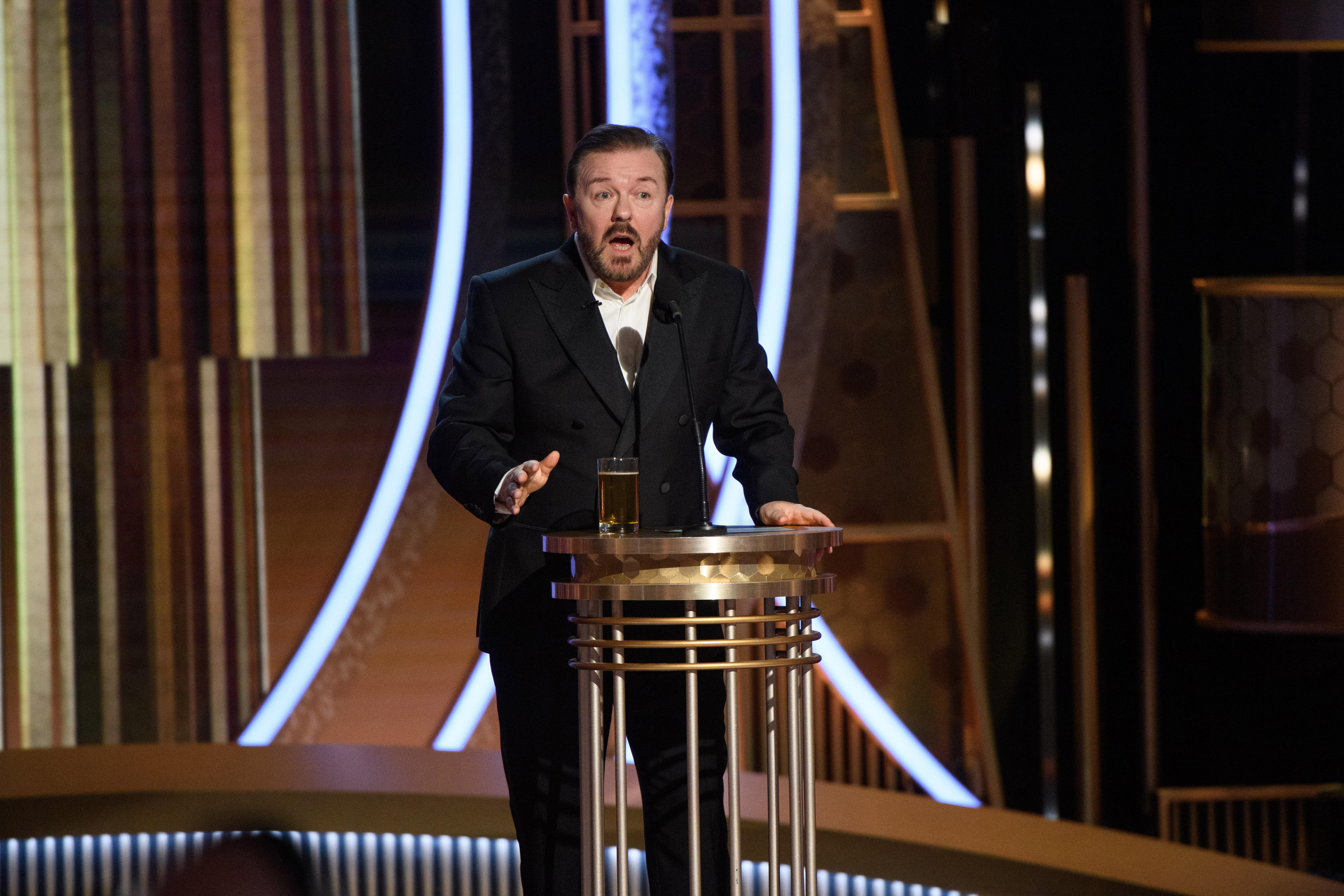 Ricky Gervais amenizó la gala de los Globos de Oro por quinta vez. (Foto Prensa Libre: AFP)