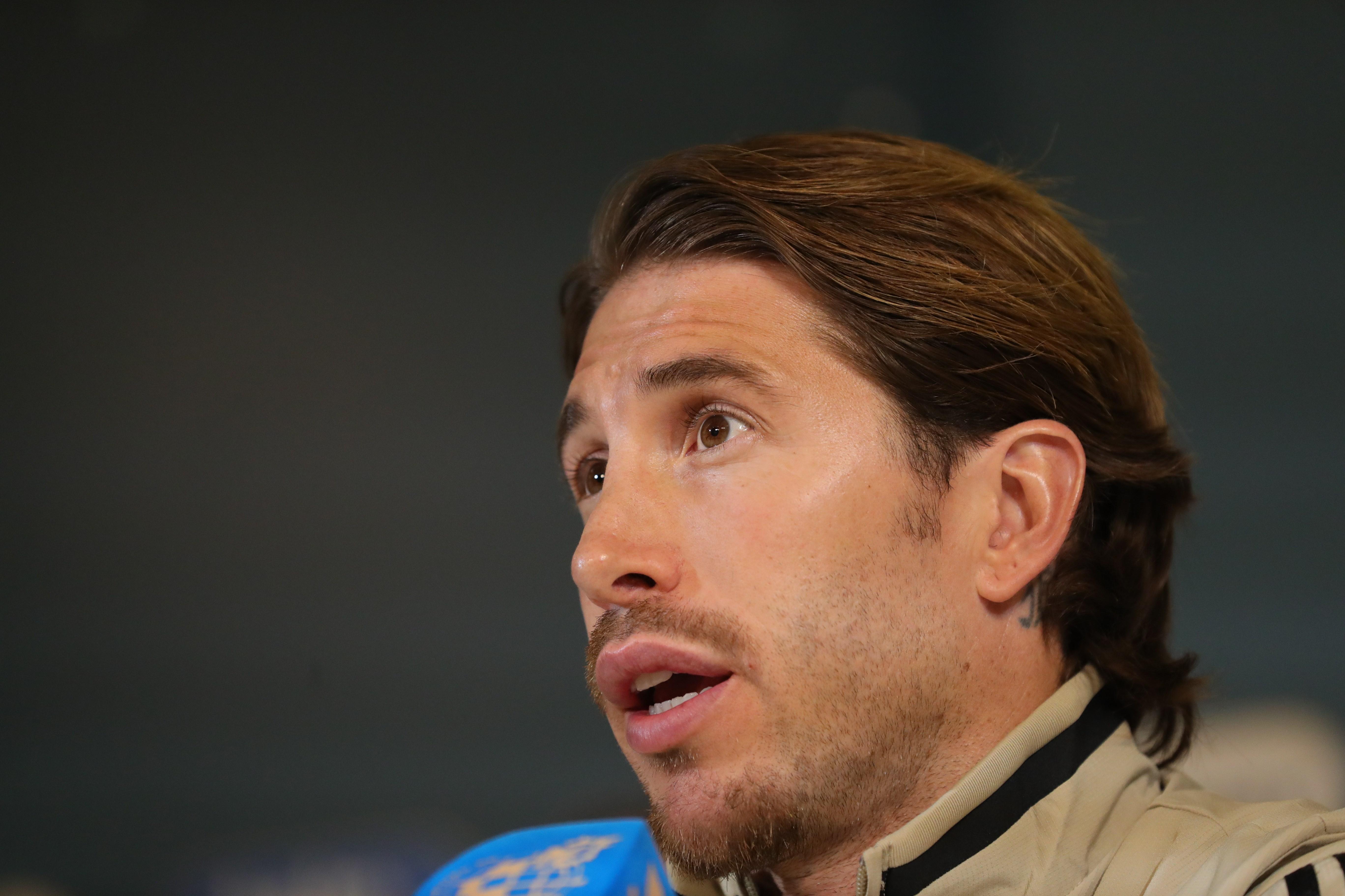 El capitán del Real Madrid Sergio Ramos , durante la rueda de prensa que ha ofrecido este sábado en el estadio King Abdullah en Yeda. (Foto Prensa Libre: EFE)