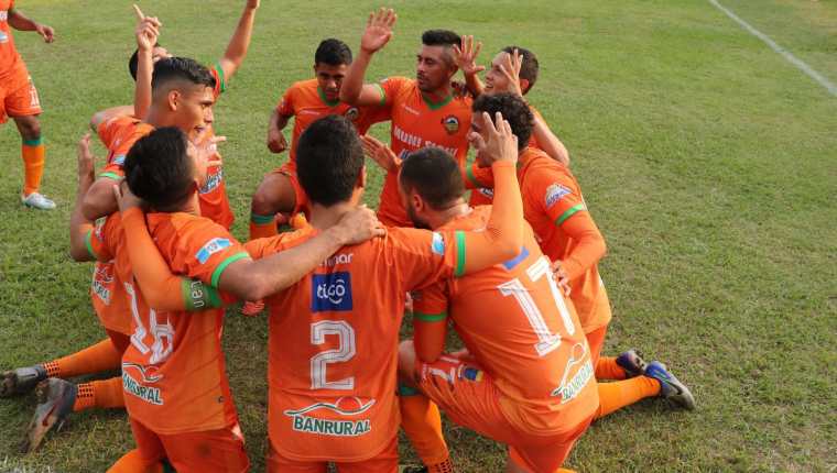 El Deportivo Siquinalá es uno de los equipos que perdería la categoría en la Liga Nacioanl si la Fedefut no acata las recomendaciones de La Concacaf. (Foto Prensa Libre: Concacaf)