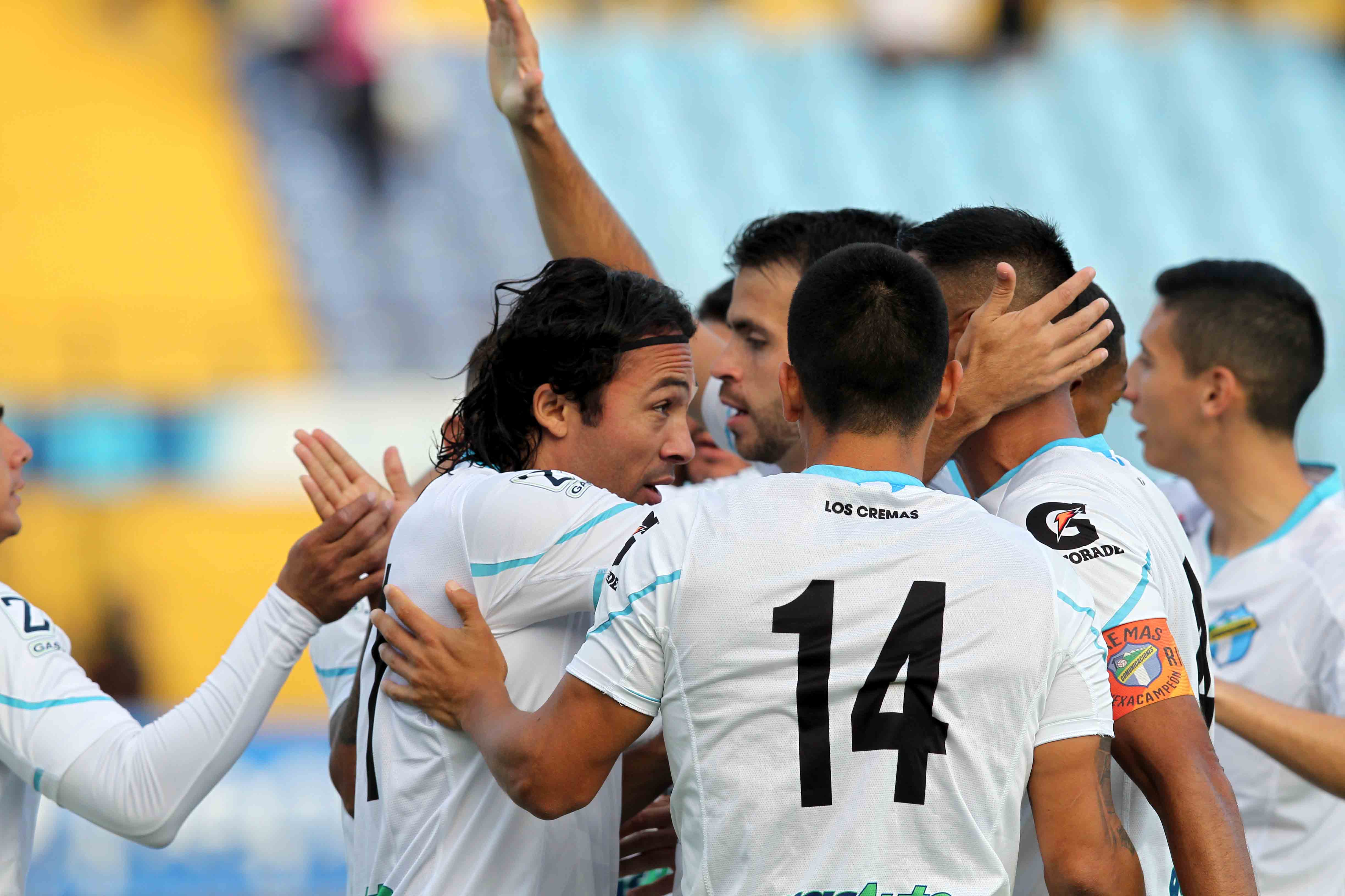 Agustín Herrera convirtió el único gol, en el juego que los cremas le ganaron a los chivos. (Foto Prensa Libre: Norvin Mendoza) 