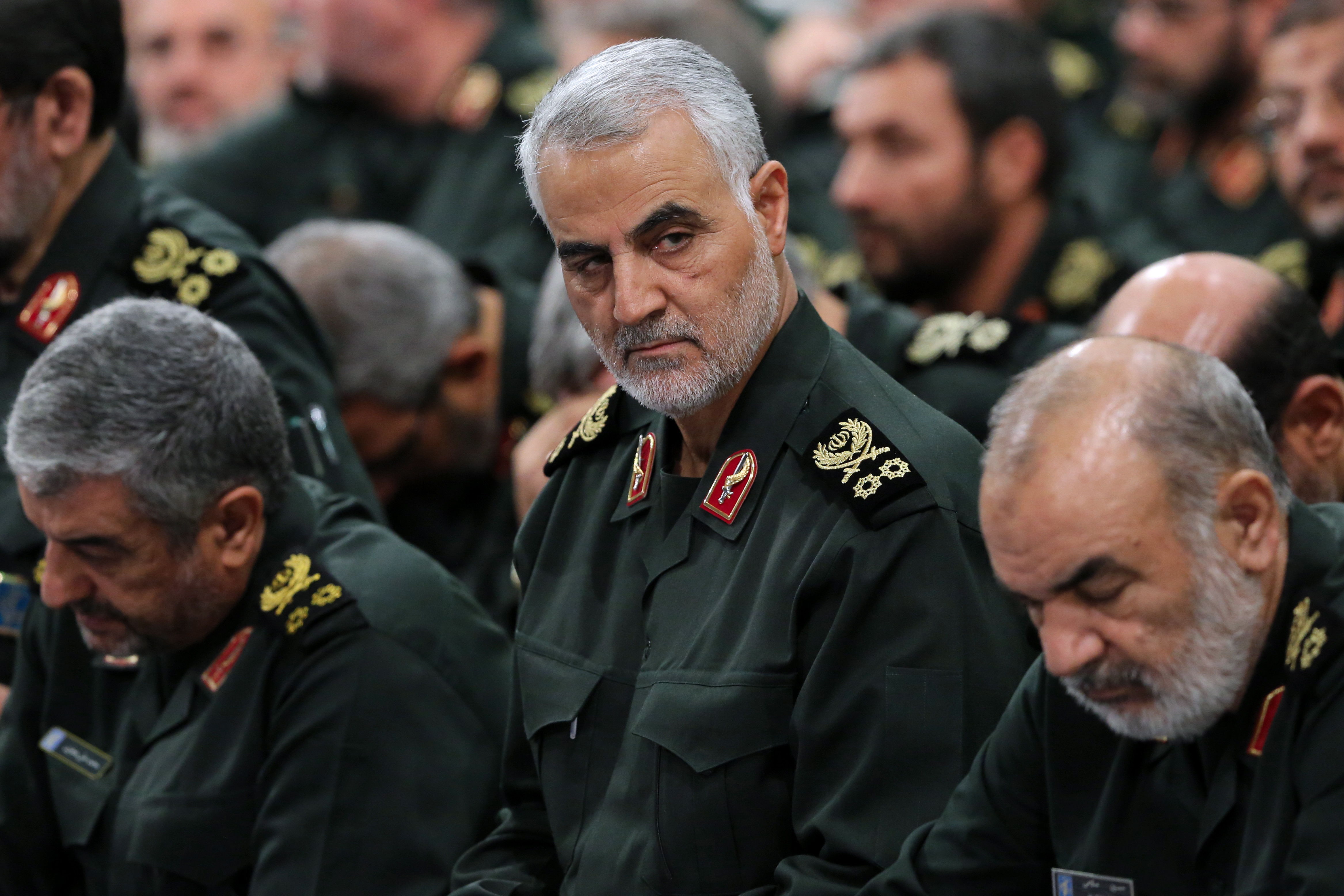 Soleimani (centro) fue un hombre clave para la política en Oriente Medio. (Foto Prensa Libre: EFE)