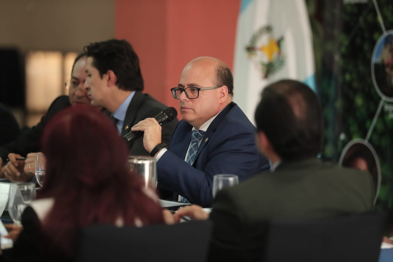 El superintendente Abel Cruz Calderón, presentará el informe al Directorio de la SAT sobre el desempeño de la recaudación tributaria en 2019, como establece la ley. (Foto Prensa Libre: Juan Diego González)