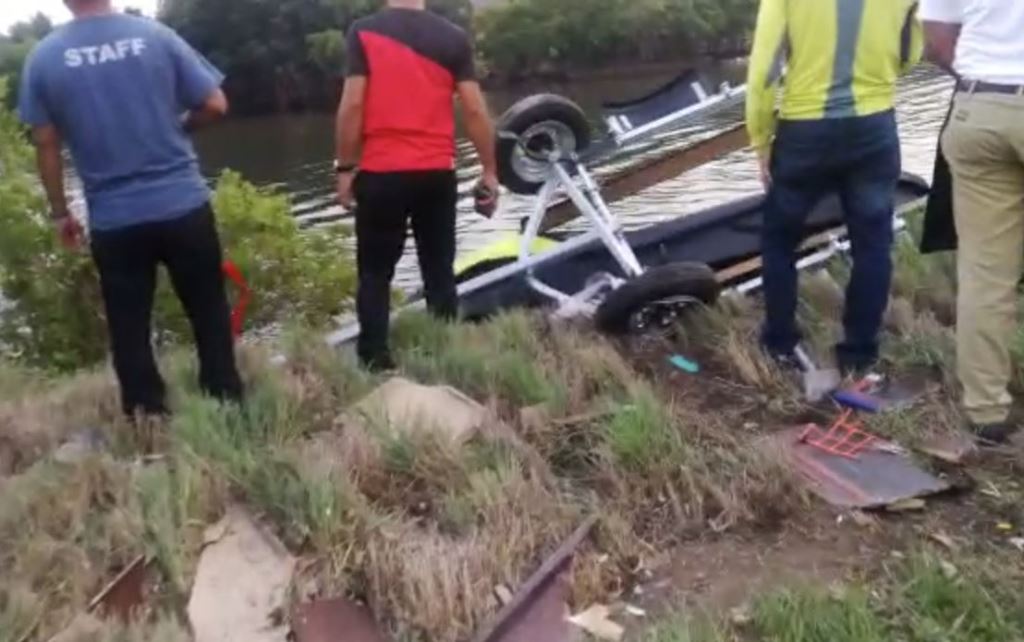Iztapa, Escuintla: La avioneta cayó en un canal del puerto. 