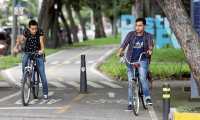 Ciclovía en la avenida  Reforma donde personas pueden pasear  sin ninguna riesgo ya que es exclusivo para viajar en bicicleta.

Fotografía Erick Avila                   20/10/2018