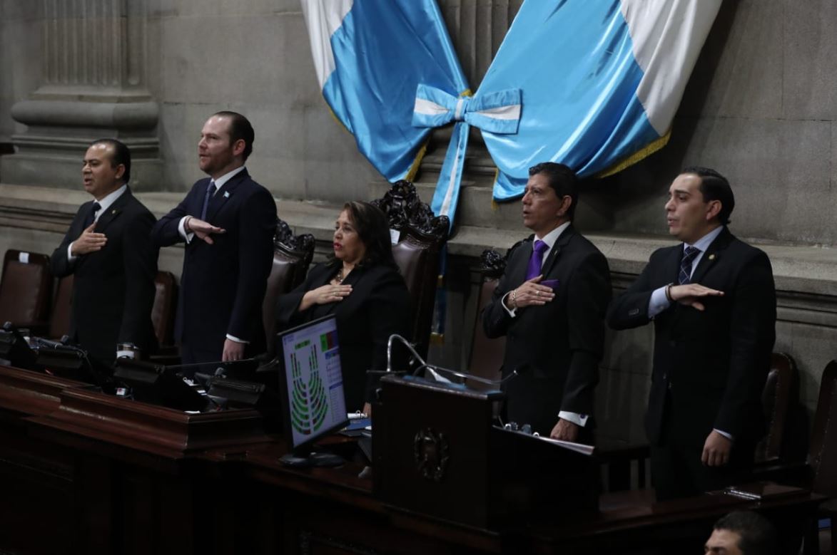 La junta directiva del Congreso entregará sus cargos a los nuevos legisladores. (Foto Prensa Libre: Érick Ávila)