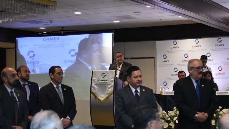 El presidente electo, Alejandro Giammattei Falla, presentó unas diez propuestas en el campo económico a un grupo de empresarios de la Cámara de Comercio e Industria Guatemalteco-Mexicana (Camex). (Foto Prensa Libre: Urías Gamarro) 